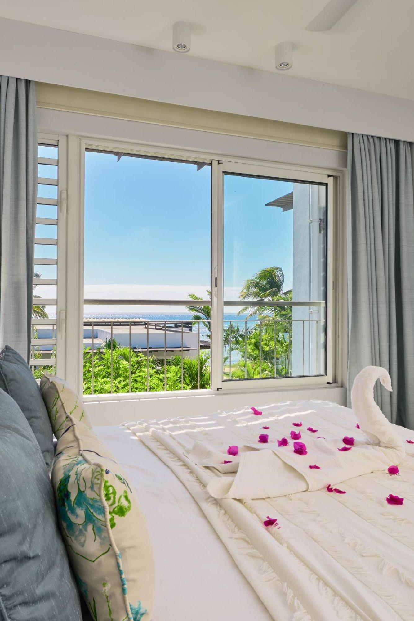 Plage Bleue Beachfront Apartments With Lov Trou aux Biches Esterno foto